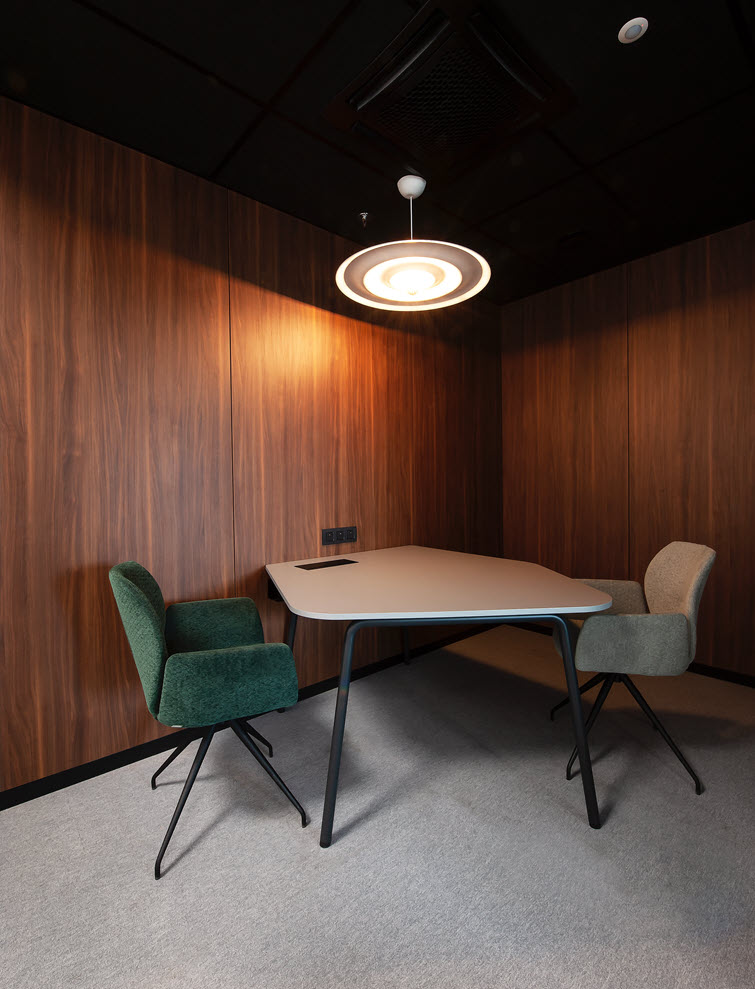 Unilin Evola has also been used for the walls in the meeting rooms.